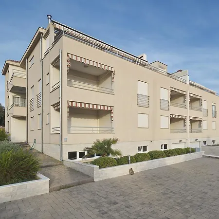 Caprice Apartment *